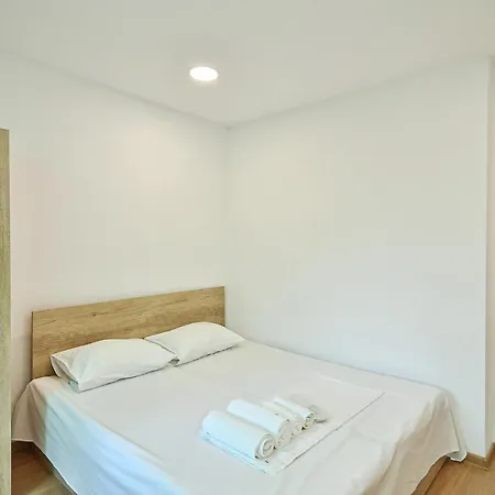 Apartman Hideout In Heart Of With Wifi